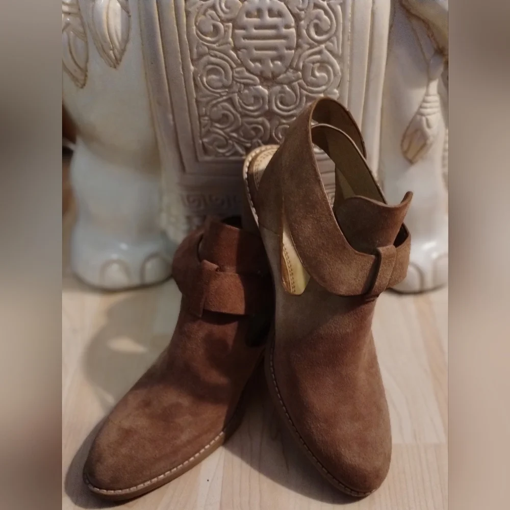 Splendid Suede Ankle Wrap Almond Toe Hook Loop Booties - Picture 3 of 8